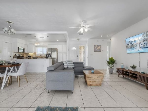 Discover a Great Retreat in Cape Coral - 3 Bedroom Home with Private Pool